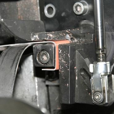Wolfgang Egger, Metallverarbeitung, Vorarlberg, Lager, Stahlbänder, Stahlband, Schneestopper, Schneenase, Schneehaken, Dach, Bedachung, Dachdecker, stanzen, biegen, herstellen